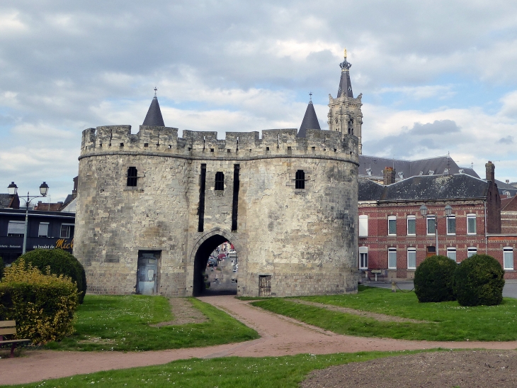 La porte de Paris : entrée Sud de la ville - Cambrai