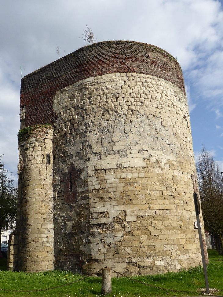 Boulevard de la Liberté : la tour des Sottes - Cambrai