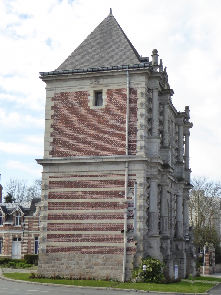 La porte Notre Dame : entrée Nord de la ville - Cambrai