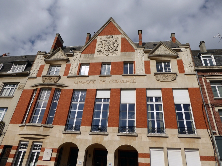 Place de la République : chambre de commerce Art Déco - Cambrai