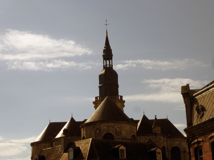 Derrière l'église Saint Géry - Cambrai