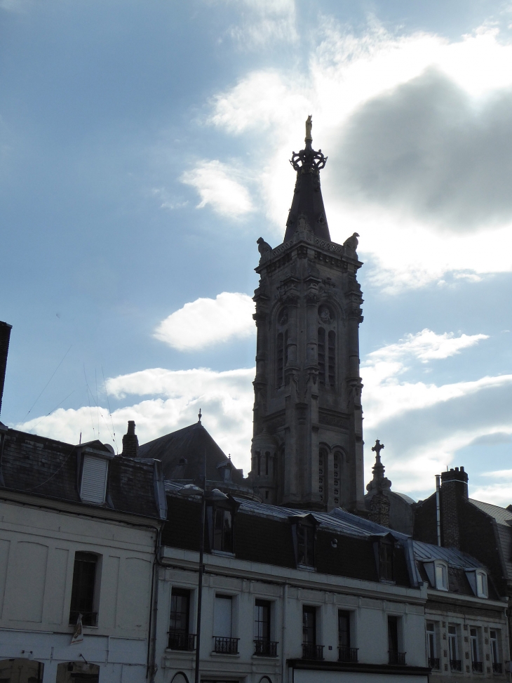 Vue sur le clocher de la cathédrale Notre Dame - Cambrai