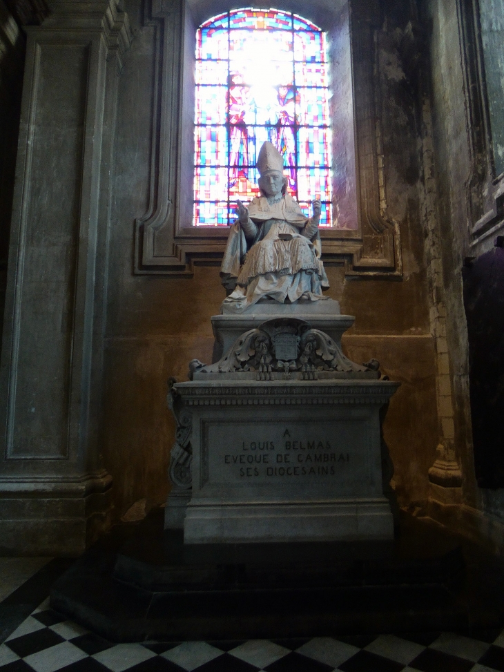 à l'intérieur de la cathédrale Notre Dame - Cambrai