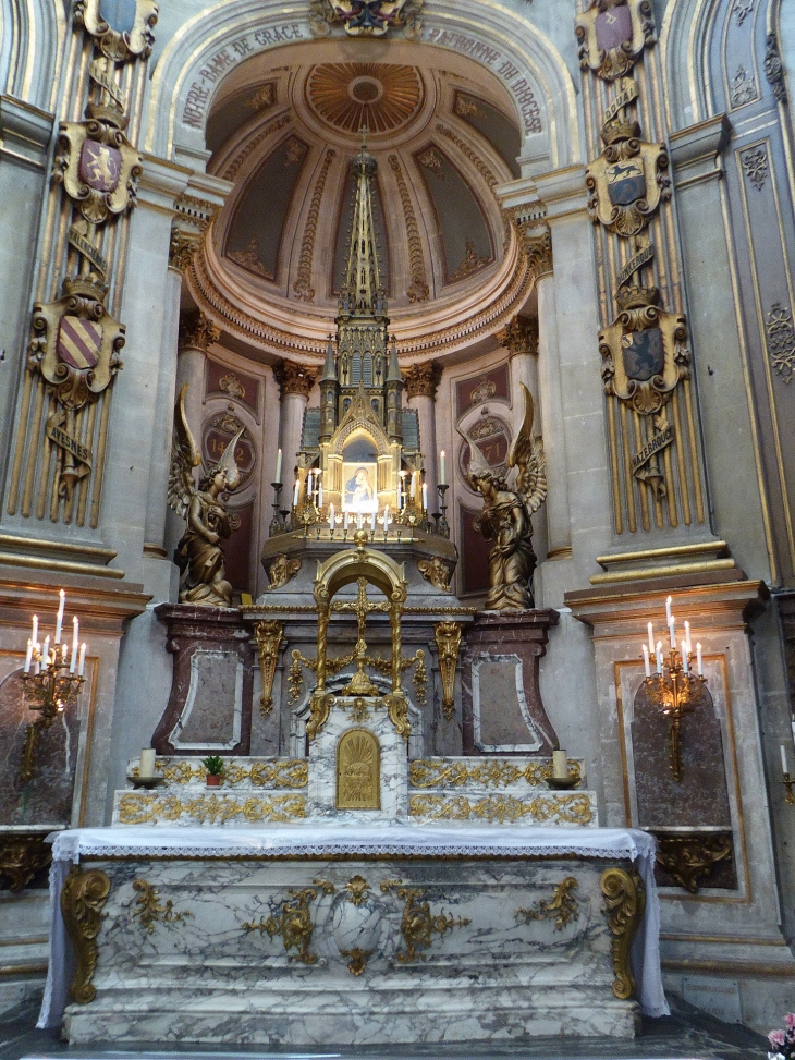 à l'intérieur de la cathédrale Notre Dame - Cambrai