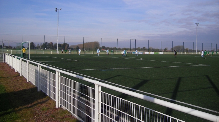 STADE DE FOOTBALL - Cappelle-en-Pévèle