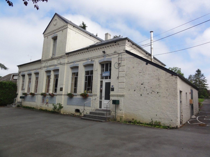 Cerfontaine (59680) mairie-école