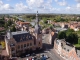 la place vue du clocher de l'église