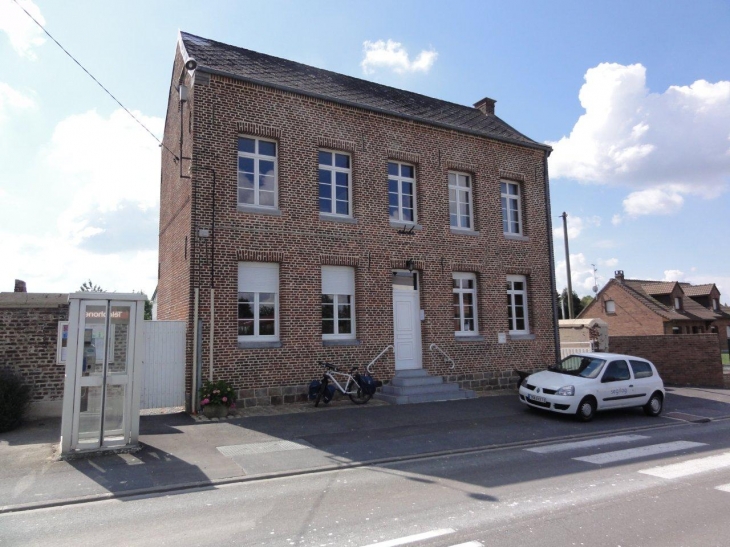 Croix-Caluyau (59222) la mairie