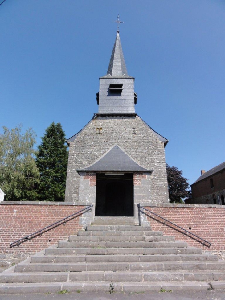 Dimont (59216) l'église avec son escalier monumental