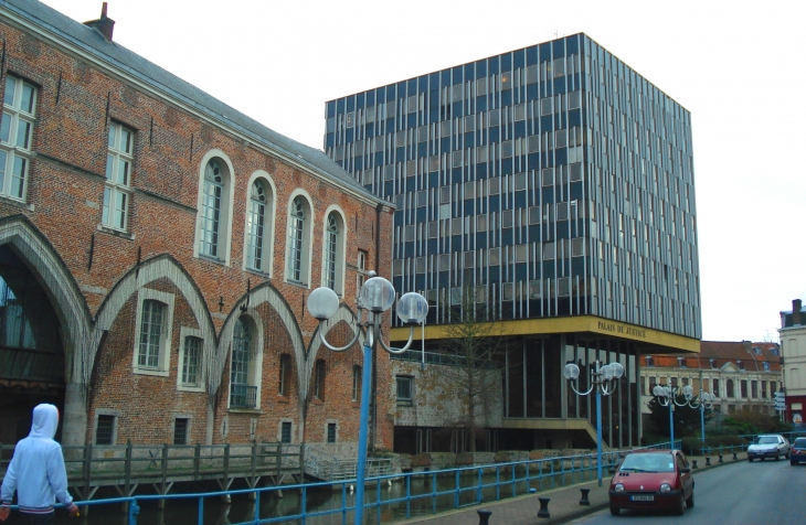 Palais de Justice et canaux - Douai