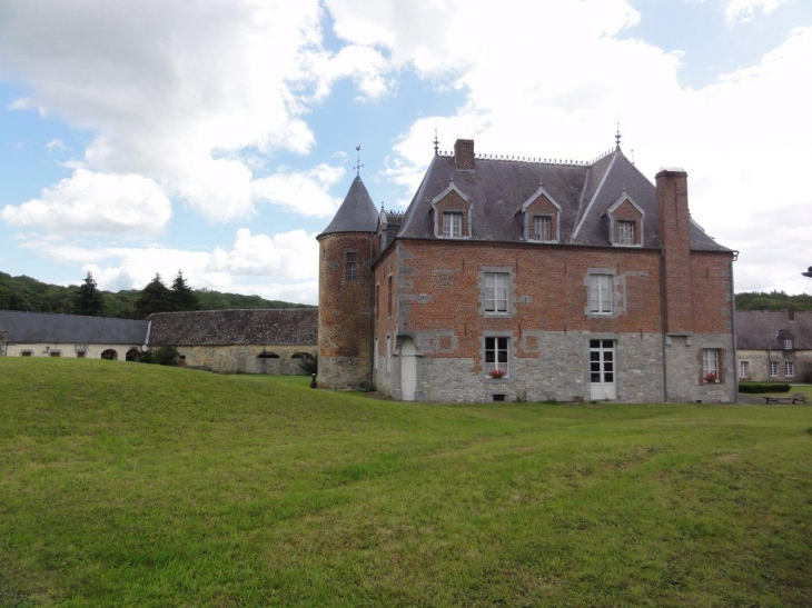 Eppe-Sauvage (59132) château du Voyaux vue du nord