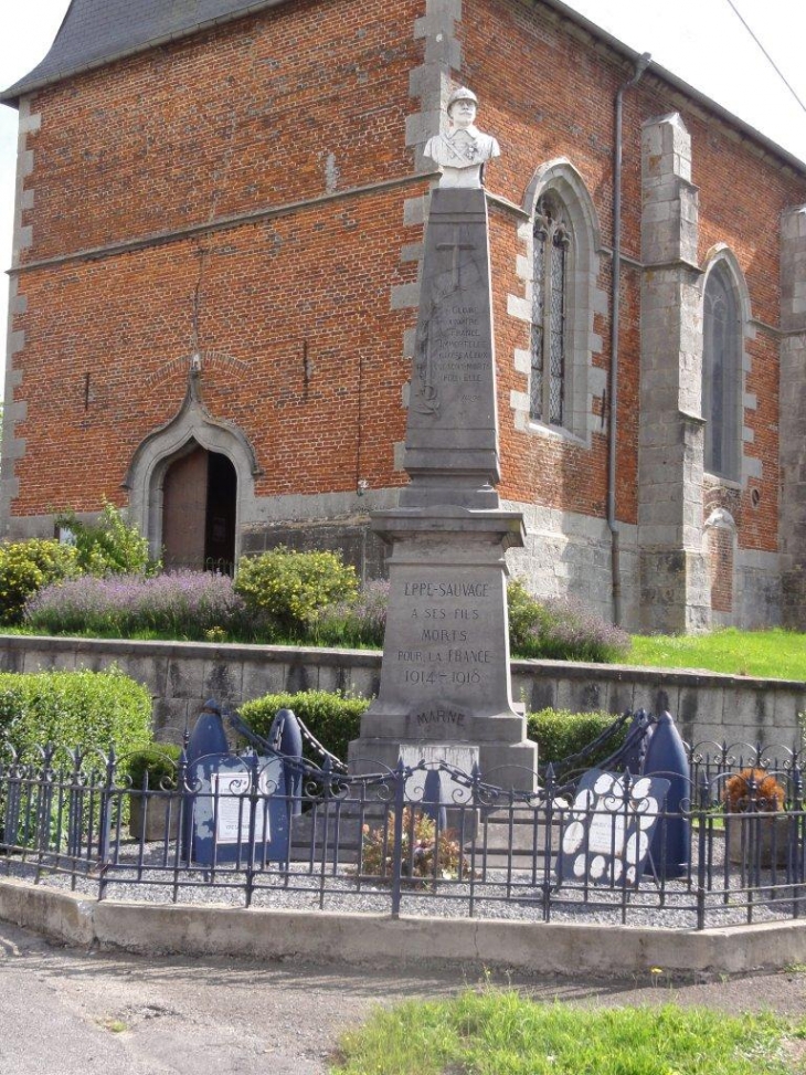 Eppe-Sauvage (59132) monument aux morts