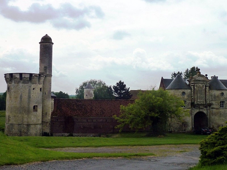 Vue sur le château - Esnes