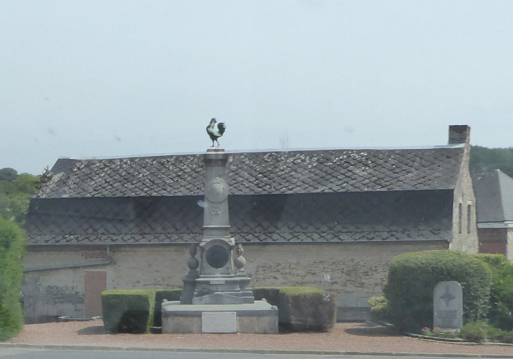 Le monument aux morts - Felleries