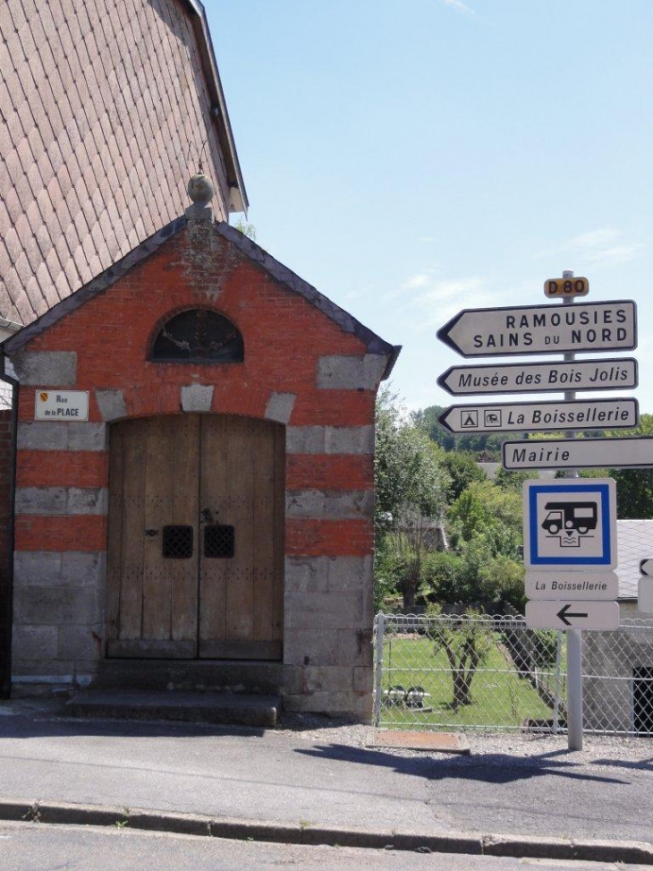 Felleries (59740) chapelle, rue de la Place, extérieur