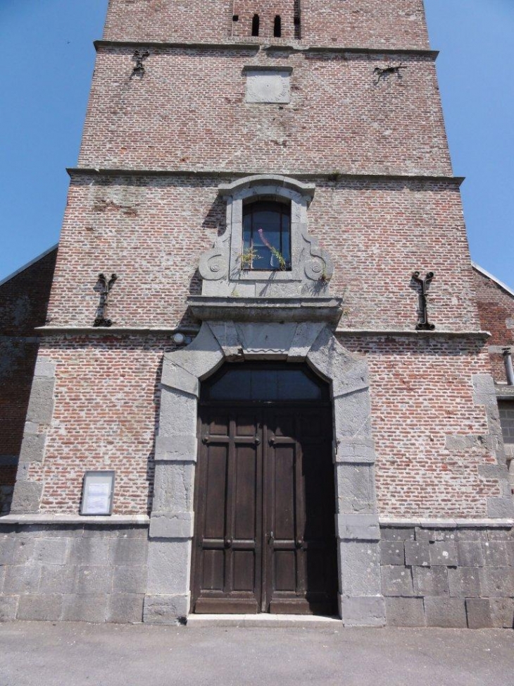 Felleries (59740) église Saint Lambert, entrée