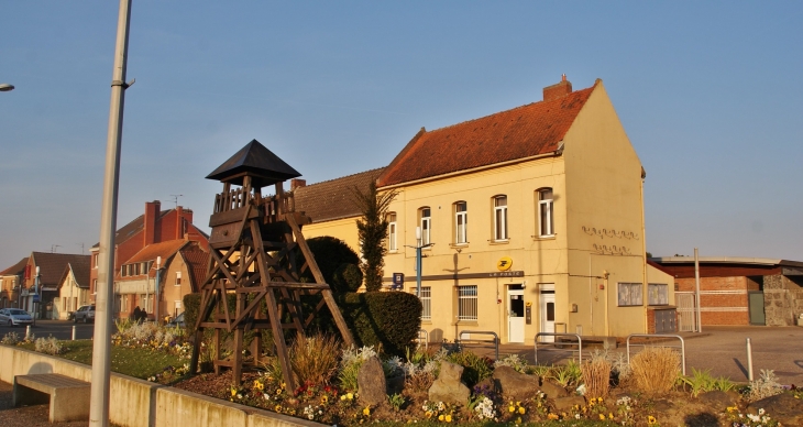 Au premier plan reproduction d'un chevalet de mine - Fenain