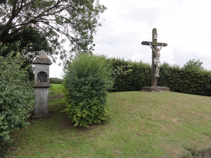 Féron (59610) ses chapelles: chapelle Sts Marc et Pierre, et calvaire