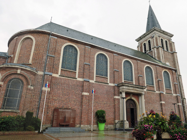 Le monument aux morts sur le mur de l'église - Flers-en-Escrebieux