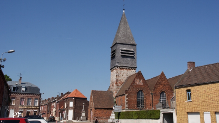 église Saint-Michel remaniée a plusieurs reprises ( 14-15-16 Em Siècle lié a l'Installation D'une Abbaye Cistercienne  - Flines-lez-Raches