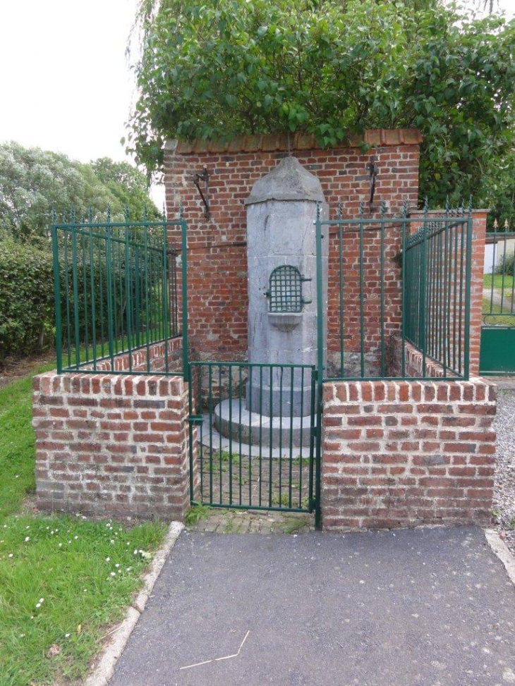 Fontaine-au-Bois (59550) chapelle N.D. de Bon Secours (1749)