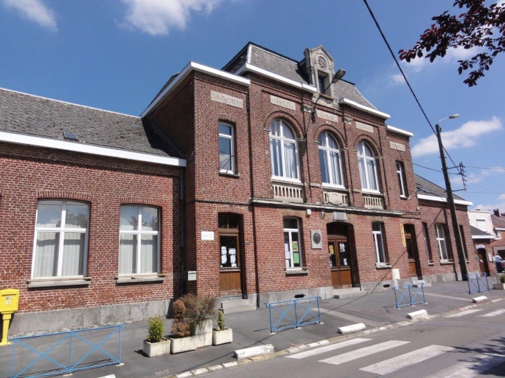 Gognies-Chaussée (59600) mairie et écoles