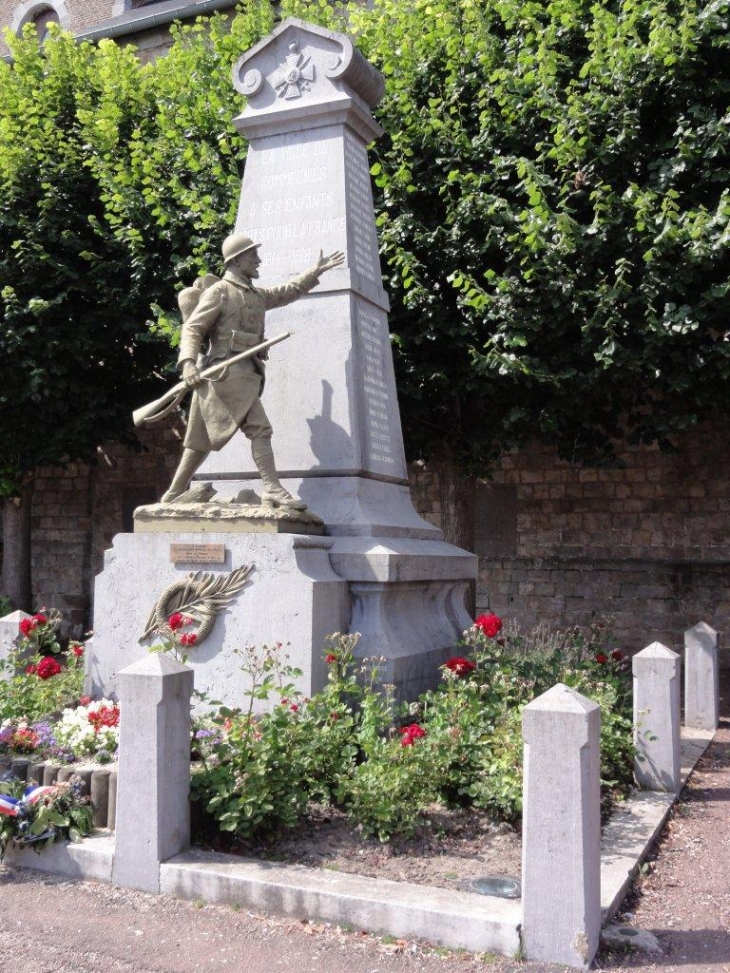 Gommegnies (59144) monument aux morts 