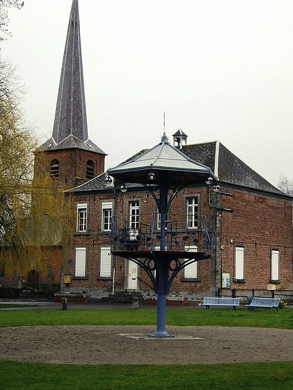 Le centre du village : église, mairie, kiosque à danser - Grand-Fayt