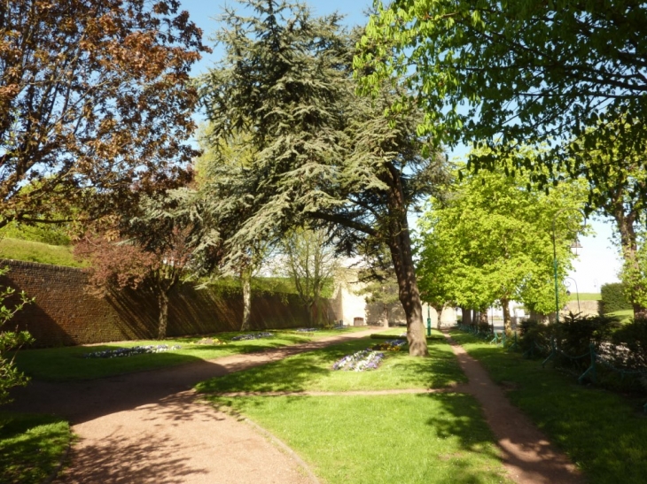 Jardin à côté des remparts - Gravelines