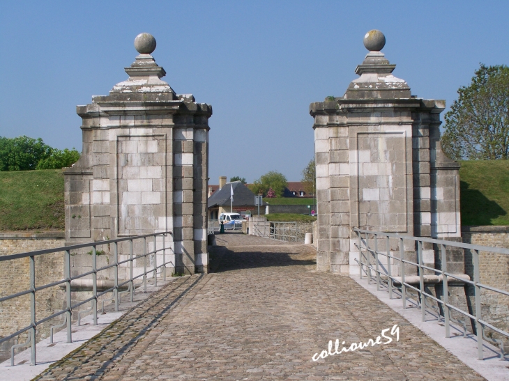 Entrée principale des fortifications de Graveline   - Gravelines