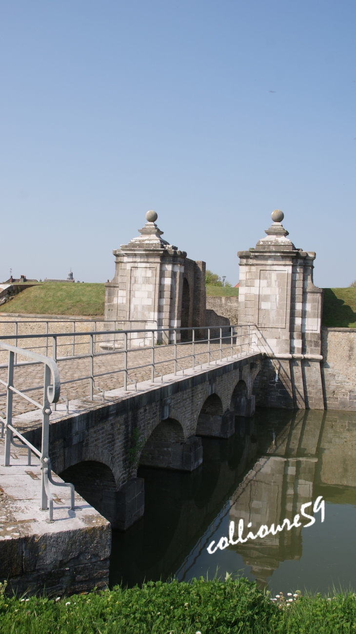 Entrée principale des fortifications de Graveline   - Gravelines