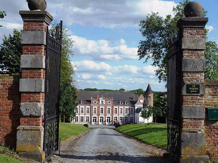 L'entrée du château - Gussignies