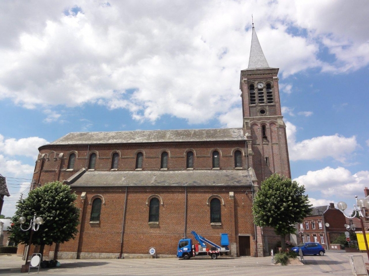 Haussy (59294) église Saint-Pierre (fortifiée)