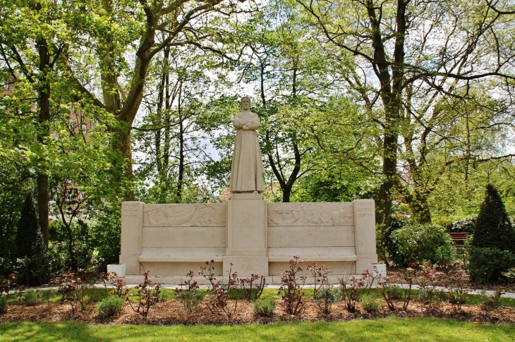 Parc Public ( Monument ) - Hazebrouck