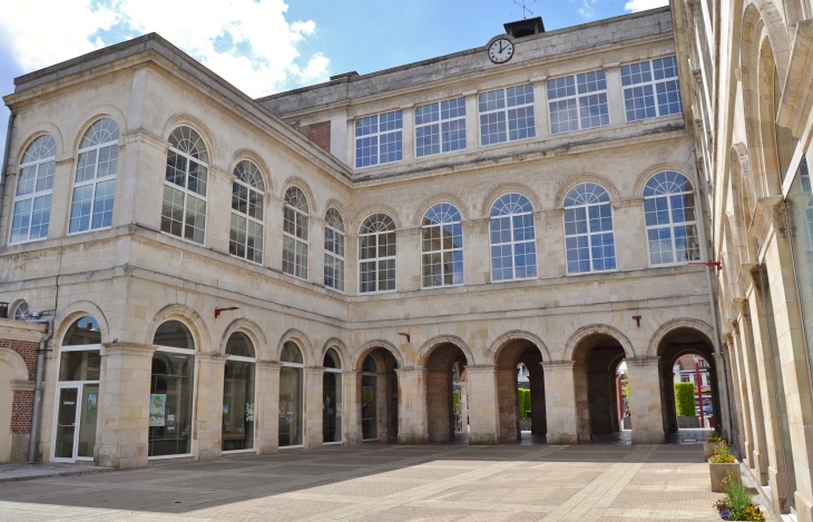 L'Hotel de Ville - Hazebrouck