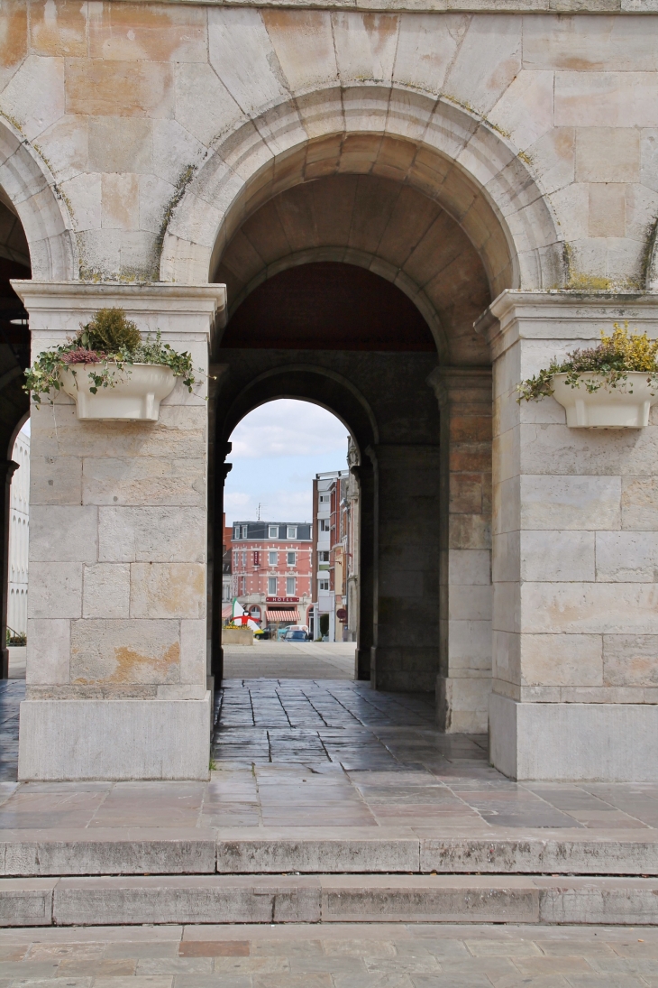 L'Hotel de Ville - Hazebrouck