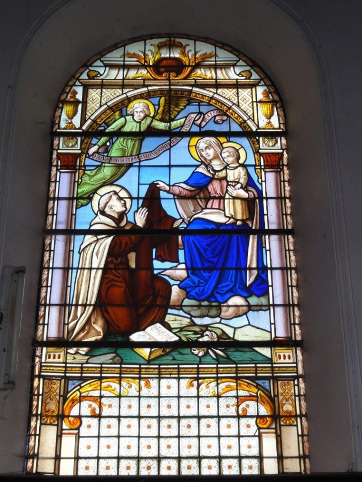 Hecq (59530) église Saint-Saulve, vitrail Notre Dame du Carmel