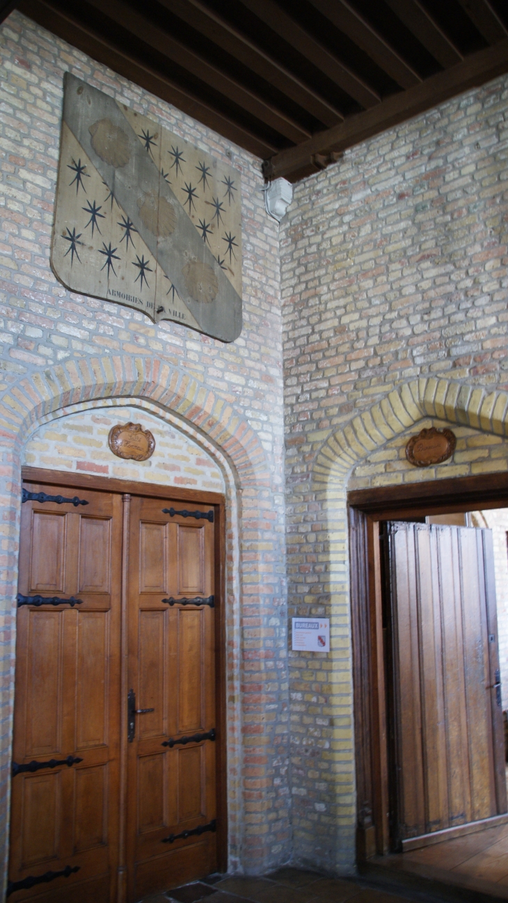 Mairie ( 1558 ) Hall d'entrée - Hondschoote