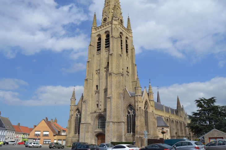 *église Saint-Vaast 16 Em Siècle ( sa tour culmine a 82 métres ) - Hondschoote