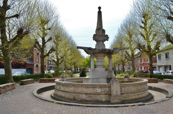 La Ville ( Fontaine au Jardin Public ) - La Bassée