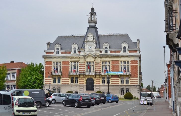 L'Hotel de Ville - La Bassée