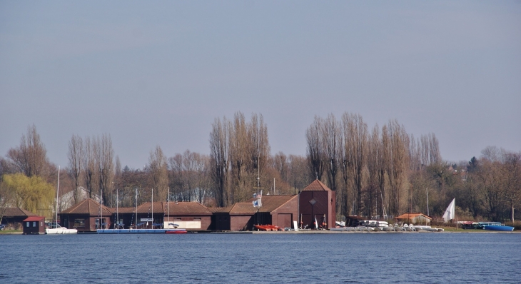 Le Lac ( La Base Nautique ) - La Sentinelle