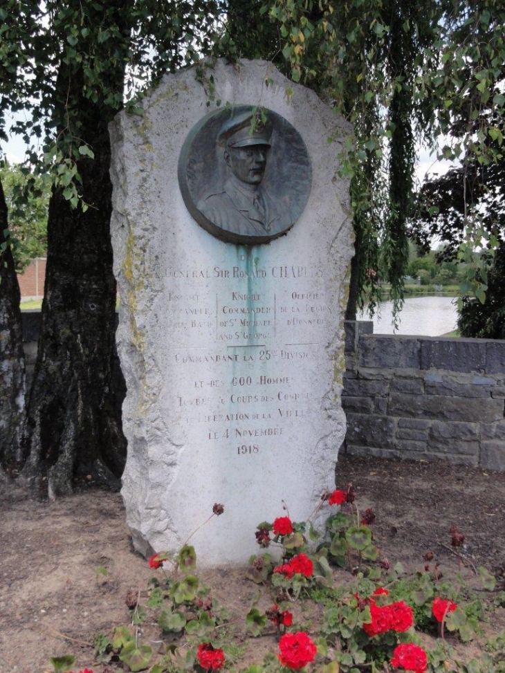 Landrecies (59550) mémorial Sir Chaples et 600 soldats morts.
