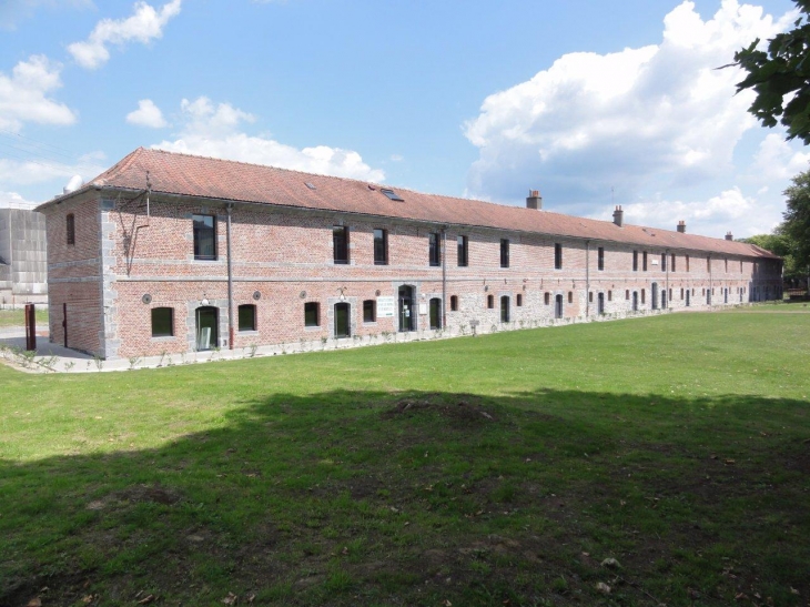 Landrecies (59550) caserne Clarke, avec les bureaux de la Communauté de communes