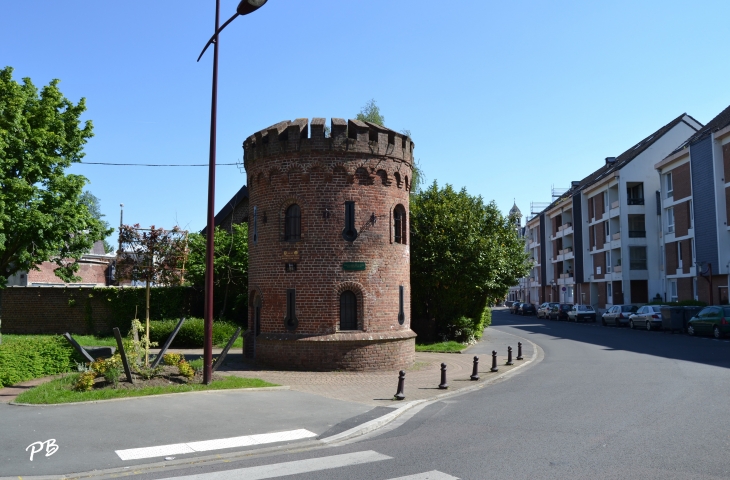 Tour de la Basse Cour du Château 1452 - Lannoy