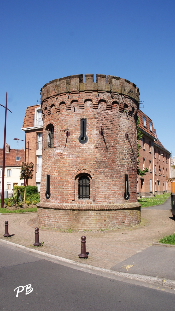 Tour de la Basse Cour du Château 1452 - Lannoy