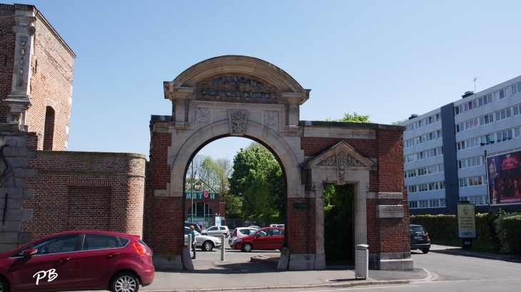 Porte Classée a L'enseigne de la Brasserie des Croisiers - Lannoy