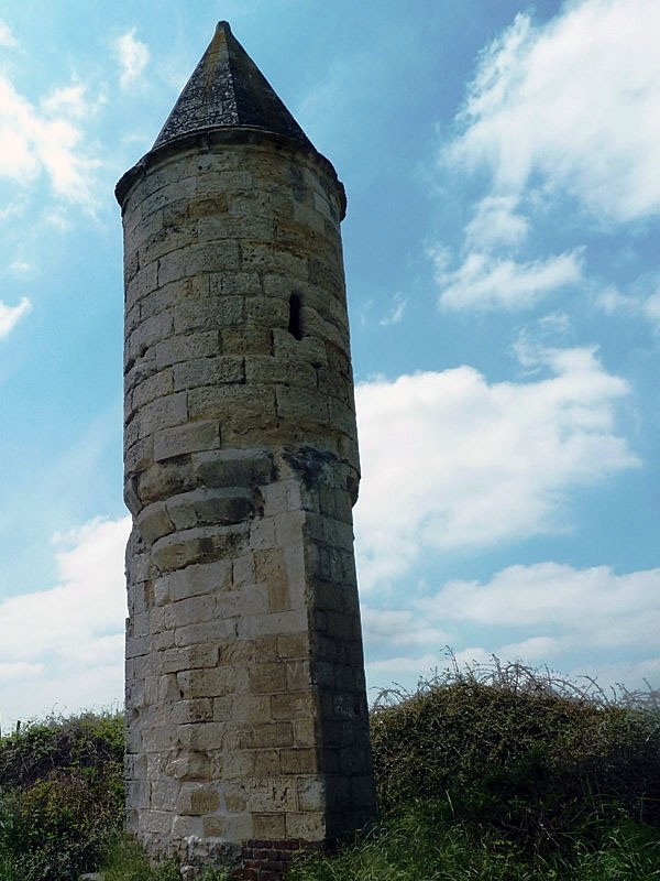 L-echauguette-seul-vestige-du-mur-d-enceinte de l'abbaye de Vaucelles - Les Rues-des-Vignes