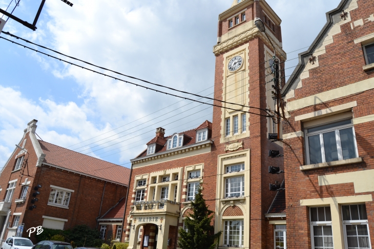 Mairie et son Beffroi - Lesquin