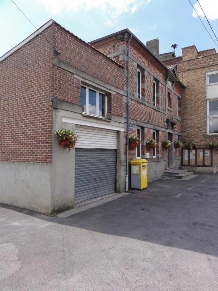 Leval (59620) la mairie